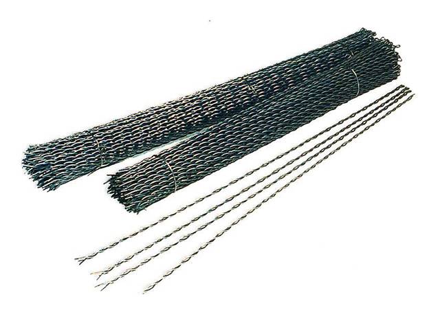 Two bundles and four fence stays are displayed.