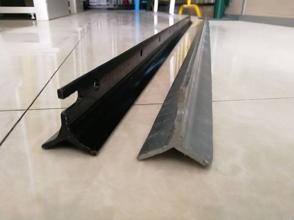 A galvanized and a black bitumen coating star pickets show the head part.